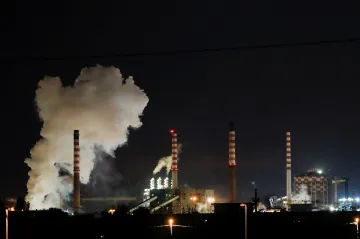 Ocelárna v italském Tarantu dává práci, ale ničí zdraví. ArcelorMittal řeší s vládou její budoucnost