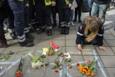 Brusel si minutami ticha připomněl loňské útoky na letišti a v metru