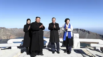 Kim Čong-un a Mun Če-in vystoupili na „posvátnou“ horu Pektu
