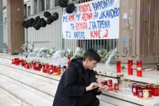 Kvůli vlakovému neštěstí v Řecku skončil ve vazbě další železničář, hrozí mu až doživotí