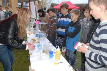 AVÍZO: Věda a technika na dvorech škol