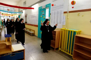 MINUTU PO MINUTĚ: Volby do Evropského parlamentu napříč EU vrcholí. Výsledky budou v noci