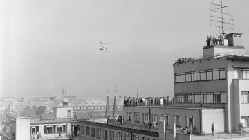 Bílá labuť v roce 1957 - přistání vrtulníku