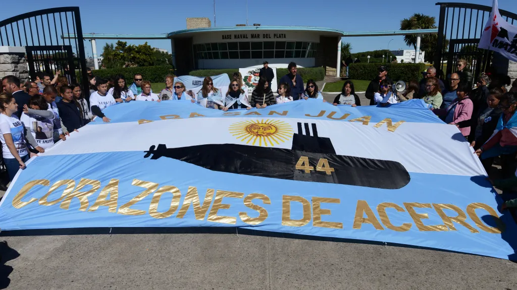 Demonstrace příbuzných obětí z argentinské ponorky