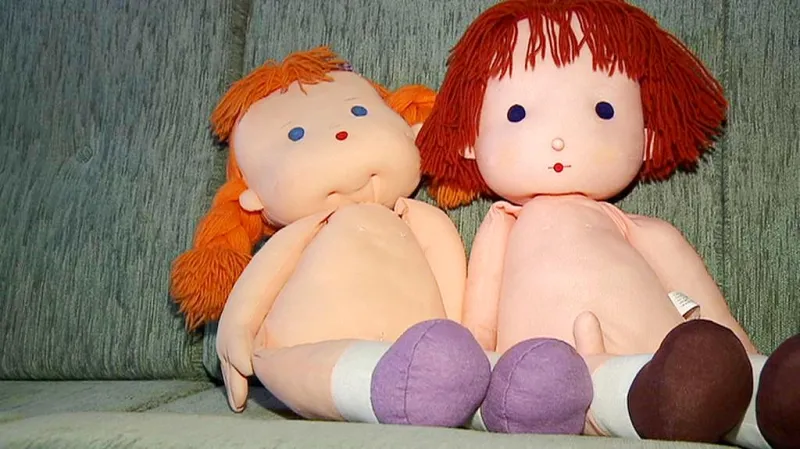Děti prostřednictvím panenek sdělují podrobnosti sexuálního zneužívání