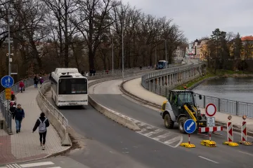 V Táboře začala kvůli opravě lávky uzavírka hráze Jordánu, potrvá do listopadu