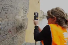 Speciální laser dokáže odstranit graffiti z památek, aniž by poškodil povrch