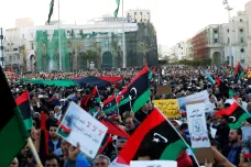 Nepokoje v Libyi si vyžádaly přes sto obětí. Maršál Haftar dál útočí na Tripolis