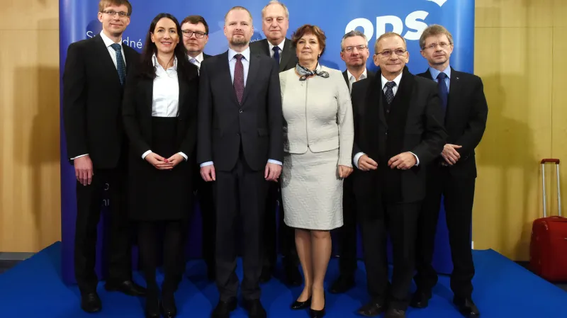 Vedení ODS po sněmu v roce 2016: vpředu zleva místopředsedkyně Aleksandra Udženija, předseda Petr Fiala, místopředsedkyně Drahomíra Miklošová, tehdejší předseda senátního klubu (dnes místopředseda Senátu) Jaroslav Kubera, vzadu zleva místopředseda Martin Kupka, předseda poslaneckého klubu Zbyněk Stanjura, místopředseda Evžen Tošenovský, předseda klubu EP Jan Zahradil a místopředseda Miloš Vystrčil
