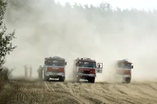 V Louňovicích u Prahy hořel les, hasiči oheň zkrotili