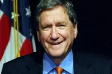 Stav „Zuřícího býka“ Holbrooka zůstává po operaci kritický