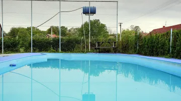 Dílce jsou v současnosti obcí s nejvyšší porodností v Česku. A také s nejlevnějším obecním „koupalištěm“. Je jím hasičská nádrž v podobě velkého bazénu.