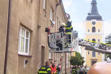 Při požáru v Jičíně zemřel člověk, dva se vážně zranili