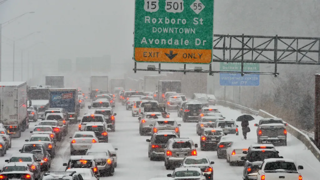 Sníh a mráz na jihu USA ochromily dopravu