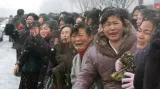 Severokorejské smuteční oslavy pokračují i dnes