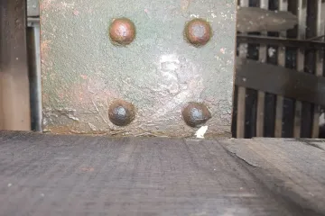 Výtoňský most má trhliny. Dostane provizorní uhlíkové lamely