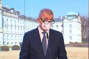 Vláda rozhodla o zapojení studentů v nemocnicích a vyzvala k práci z domova