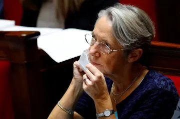 Francouzská vláda přestála hlasování o nedůvěře