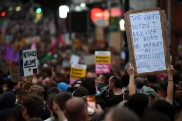 V Británii manifestovali odpůrci protimigračních protestů