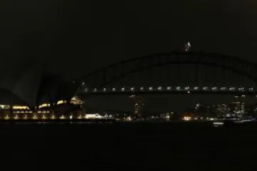 Svět se na hodinu ponořil do tmy