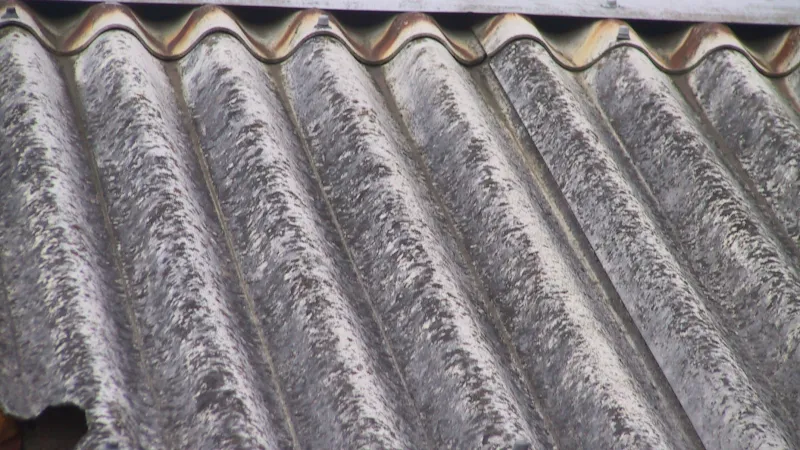 Azbestová střešní krytina