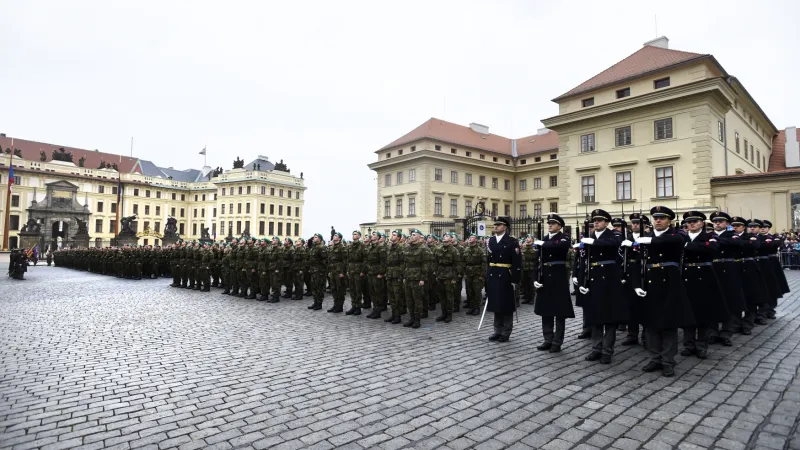 Slavnostní přísaha vojáků Armády ČR 28. října na Hradčanském náměstí v Praze