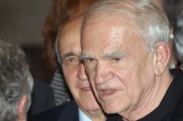 „Každý jeho román znamenal zásah do světové literatury.“ České osobnosti reagují na úmrtí Kundery