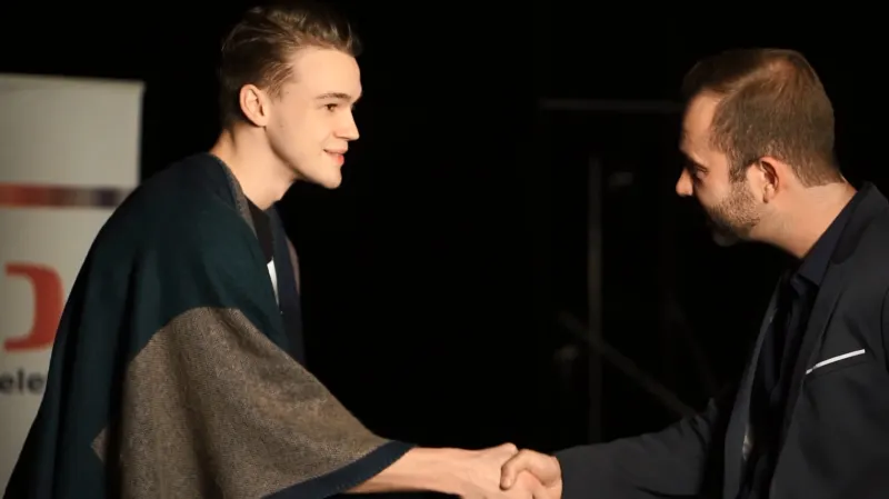 Napřed druhý, potom první. Podívejte se, jak se Mikolas Josef dozvěděl o vítězství