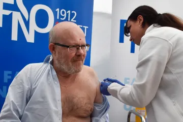 Válek zahájil kampaň na podporu podzimního očkování proti covidu. Nechal si píchnout druhou posilující dávku