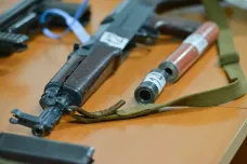 Soud v Liberci potrestal osm mužů za nedovolené ozbrojování podmínkami. Dohodli se na vině a trestu