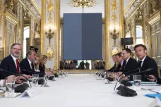 Fiala jednal v Paříži s Macronem, ten ocenil solidaritu Česka s uprchlíky z Ukrajiny