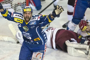 Kometa drtila Spartu z protiútoků a ujala se v semifinále vedení