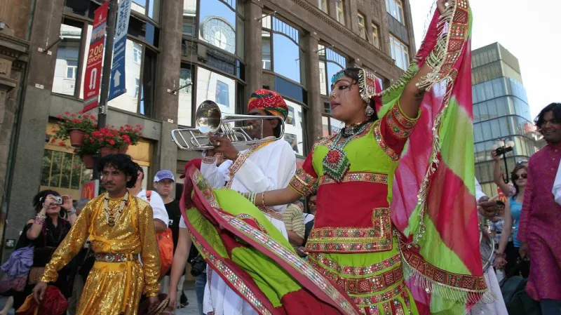 Khamoro 2011 - průvod centrem Prahy