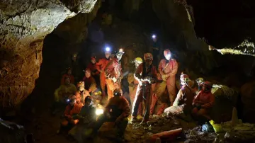 Jeskyňáři v podzemí