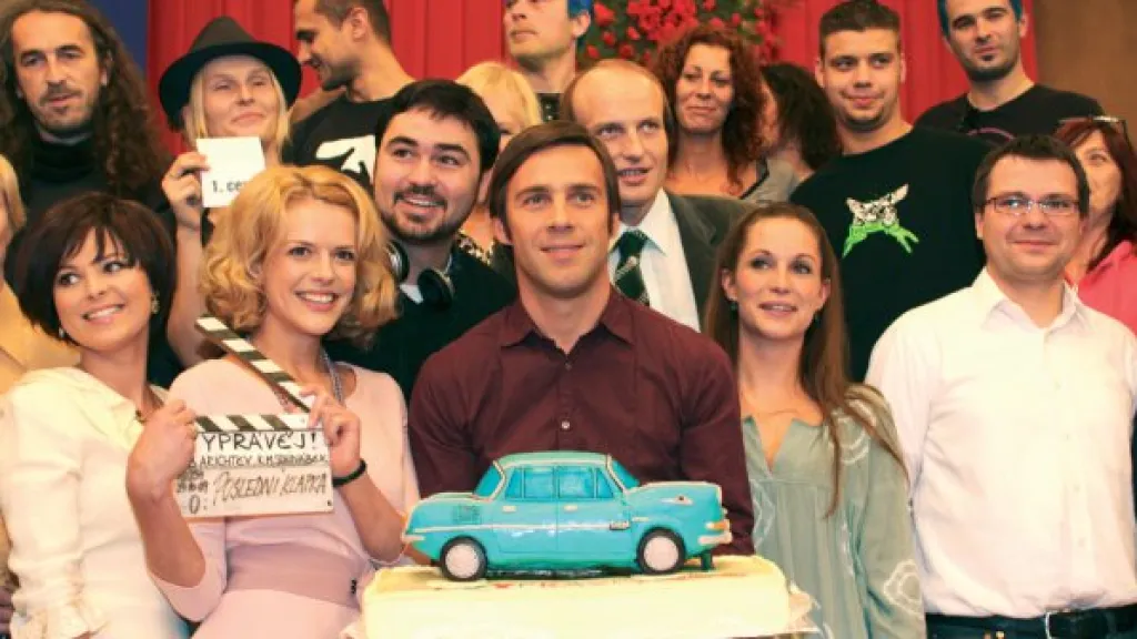 Tvůrci a herci seriálu Vyprávěj