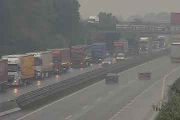 Kolaps na dálnici D1 mezi Vyškovem a Brnem. Auta stála přes hodinu