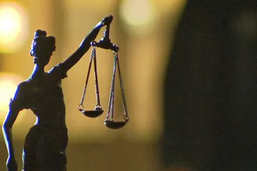 Děčínský soud rozhodl o podmínkách pro mladistvé za útok na spolužáka