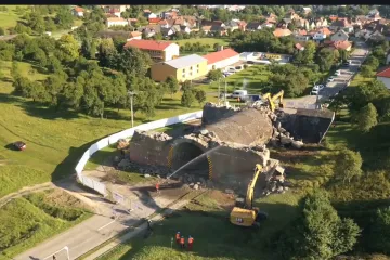 Podjezd pod nedokončenou Baťovou dálnicí jde k zemi. Zmizí do tří dnů