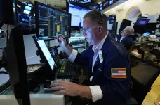 Akciím v USA se dařilo. Dow Jonesův index poprvé překonal hranici 35 tisíc bodů