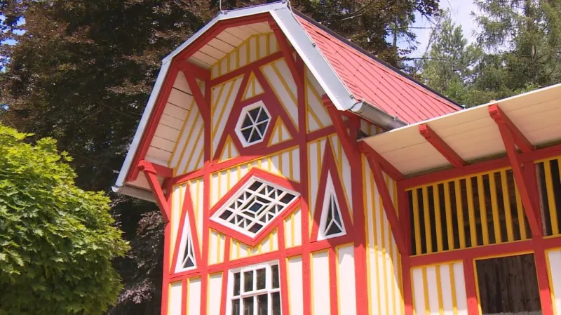 Hořická radnice začala se záchranou areálu vloni, kdy nechala opravit nejvíc zničenou západní věž