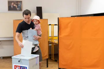 O místa ve sněmovně se letos bude ucházet 26 seskupení