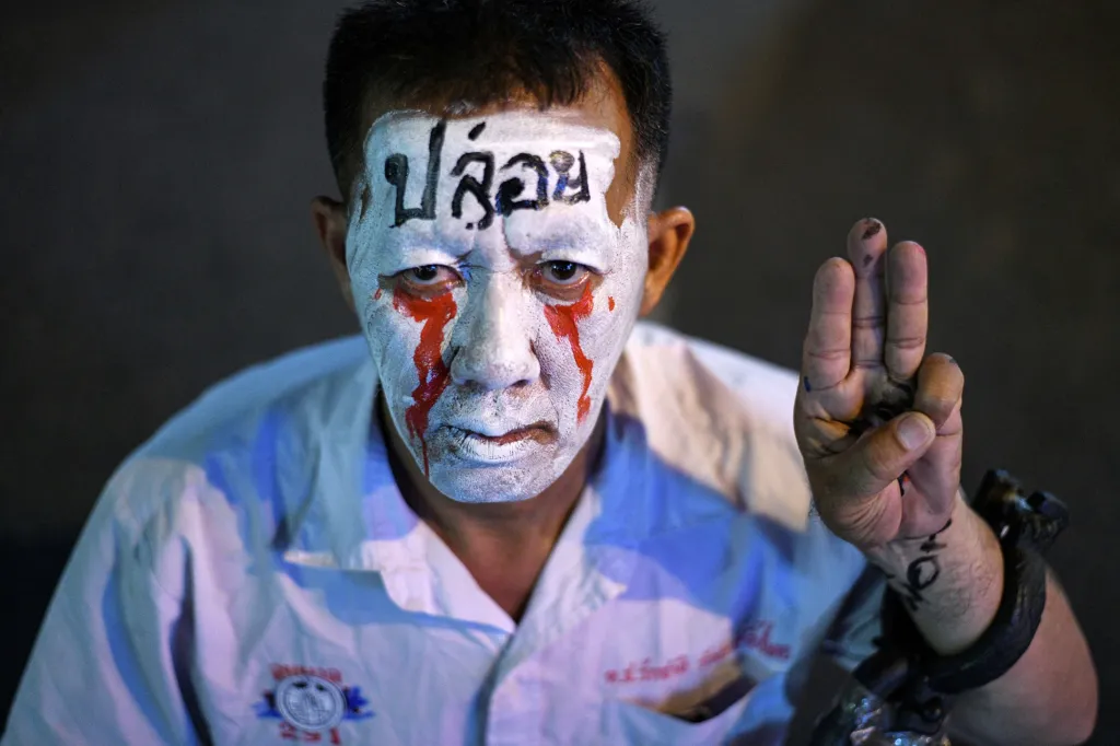 Thajci jsou znovu v ulicích. Protivládních demonstrací se účastní stále větší počet lidí