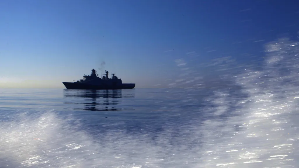 Loď s nákladem syrských chemických zbraní
