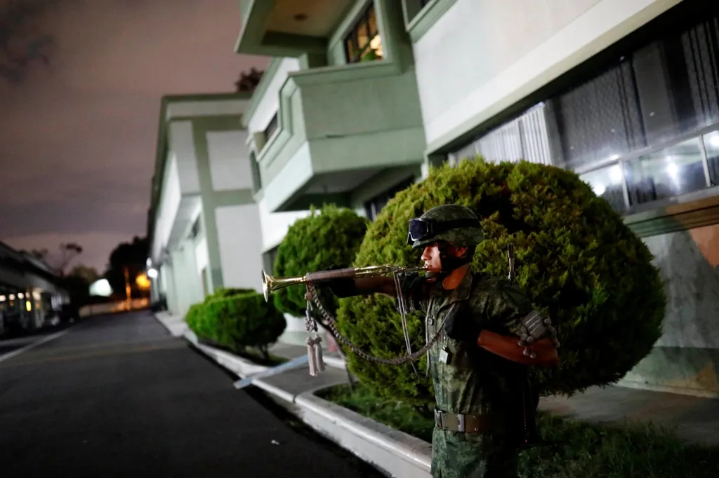 Kasárna rozezní k rannímu nástupu trubač