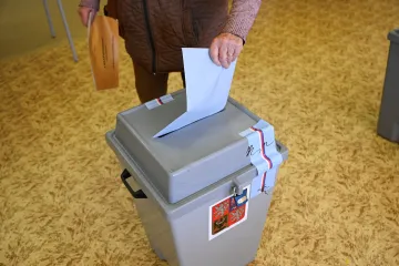 Referendum v Chebu přípravu průmyslového parku nezastavilo, přišlo málo lidí