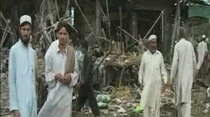 Následky výbuchu v pákistánském Péšávaru