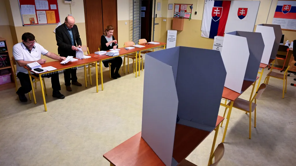 Volební místnost při slovenských prezidentských volbách