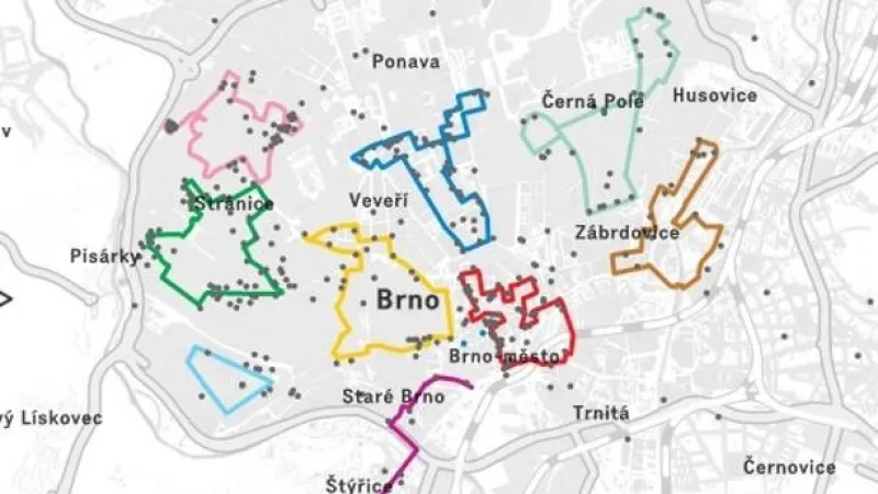 Stezka po Žabovřeskách je označena růžově