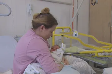Vládní úspory by se měly dotknout všech. Nepříznivě mohou ovlivnit i porodnost