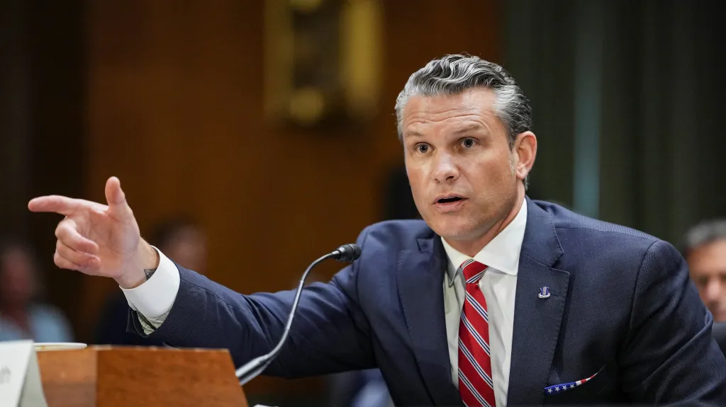Americký ministr obrany Pete Hegseth